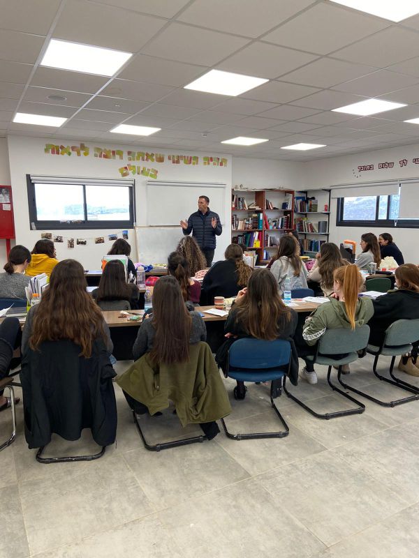 "מעורר השראה": המפגש עם הח"כים במכינה לדתיות / דעות