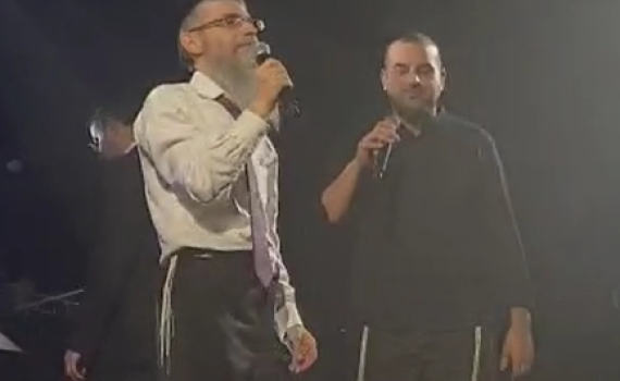 מרגש: כשעקיבא הפתיע את אברהם פריד • צפו: