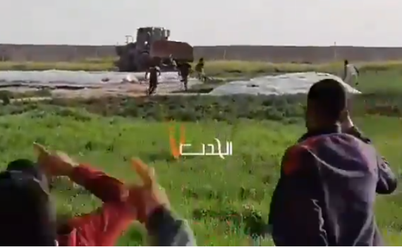 צפו: דחפור צה"לי עוצר לקיחת גופת מחבל