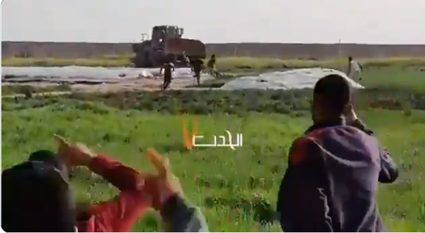 צפו: דחפור צה"לי עוצר לקיחת גופת מחבל