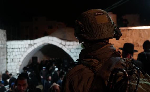 מתפללים נכנסו לקבר יוסף ללא תיאום ונורו: 2 פצועים