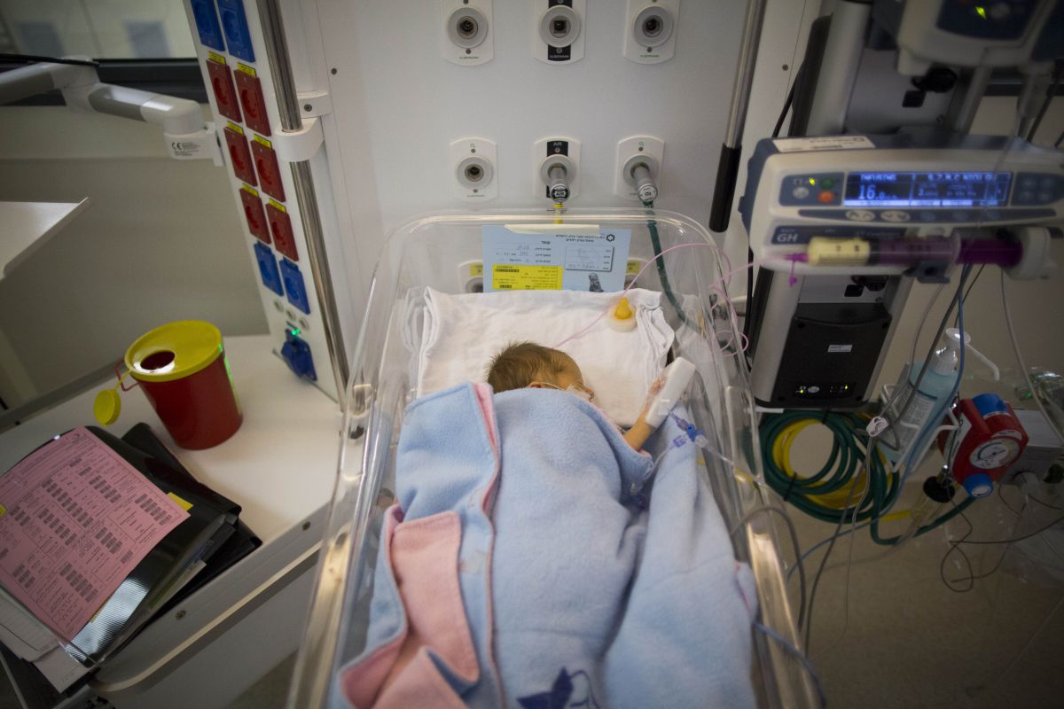 בן שנה וחצי לא התעורר משנתו בשבת, מצבו אנוש