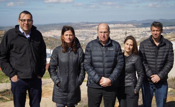 לוחץ למיעוט: פגישה נוספת של יעלון עם האוזר והנדל