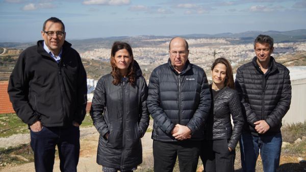 על ממשלת המיעוט: שיחה קשה בין יעלון להנדל והאוזר