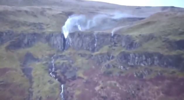 המפל ש"זורם למעלה" מטריף את הרשת. צפו
