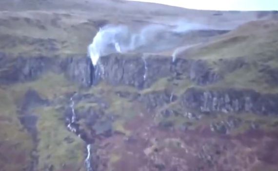המפל ש"זורם למעלה" מטריף את הרשת. צפו