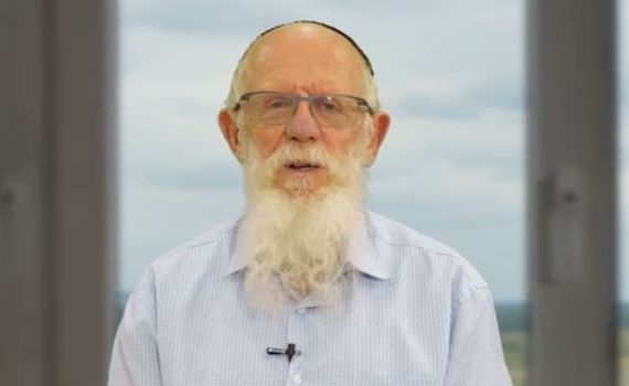 האם צריך לתת לנשים יותר מקום בבית הכנסת?