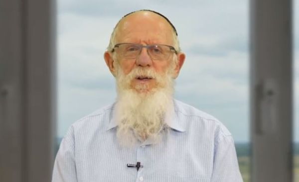 האם צריך לתת לנשים יותר מקום בבית הכנסת?