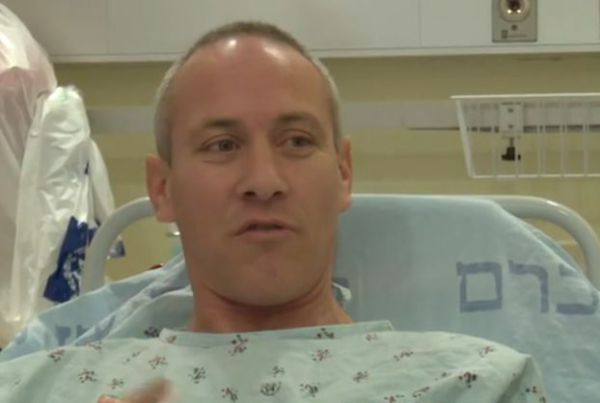 צפו: המסע של חילי טרופר לתרומת כליה לאדם זר