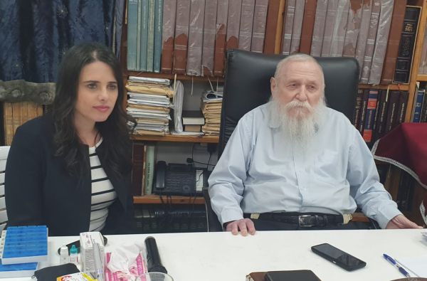 מאחורי הקלעים: השיחה של שקד והרב דרוקמן