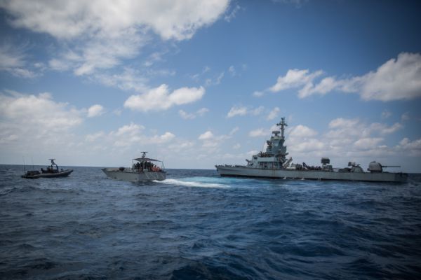 תיעוד דרמטי: חיל הים משתלט על סירות של חמאס