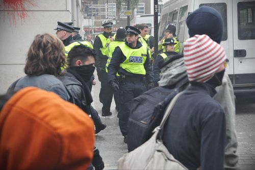 פיגוע דקירה בלונדון:המחבל חוסל. צפו בתיעוד מהזירה