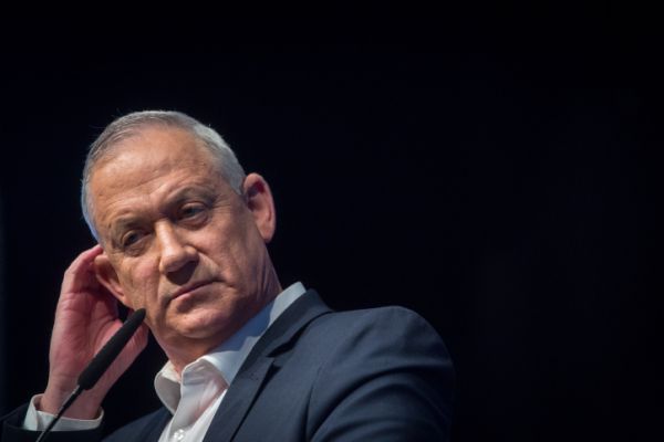 סערת ההקלטות בכחול לבן: גנץ פיטר את היועץ שלו