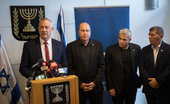 מודעה של כחול לבן מסעירה את המגזר: "קמפיין מכוער"