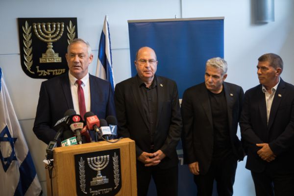 מודעה של כחול לבן מסעירה את המגזר: "קמפיין מכוער"