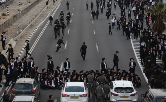 הפגנה נגד חוק הגיוס: כביש 4 נחסם לתנועה