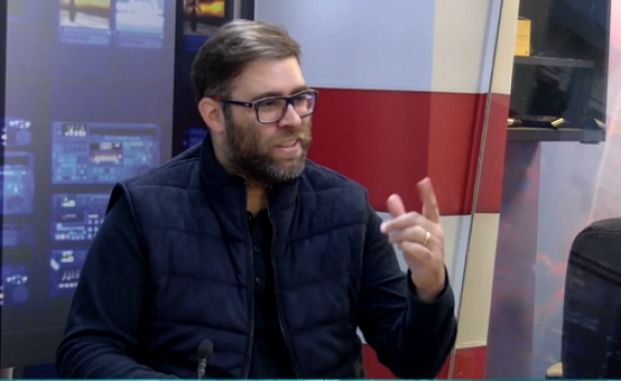 "עדיין לא צפיתי באח הגדול": אורן חזן באולפן סרוגים