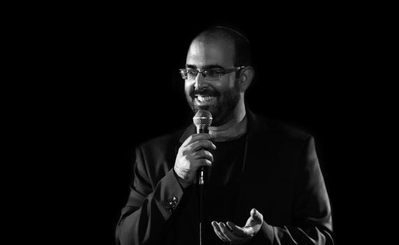 צפו: אמיר מויאל במחרוזת של משחקי מילים