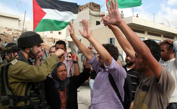 כתב אישום: פעיל השמאל הקיצוני השפיל שוטר אתיופי