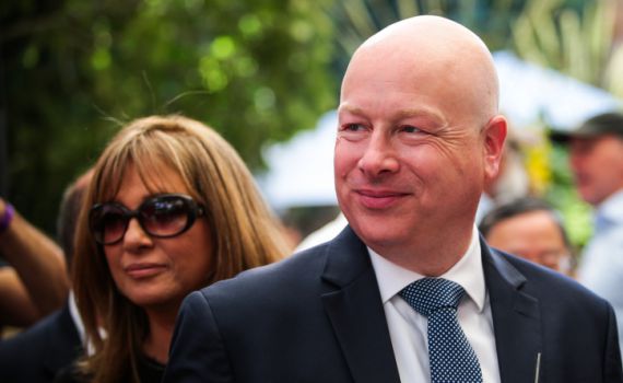 ג'ייסון גרינבלט: לקנות מוצרים מההתנחלויות