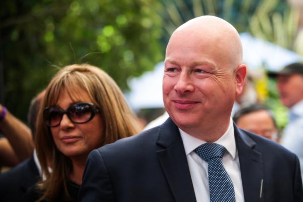 ג'ייסון גרינבלט: לקנות מוצרים מההתנחלויות