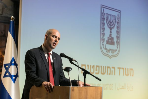 אמיר אוחנה:"בני גנץ הוא או מושחת או פלקט"