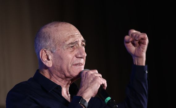 אולמרט על נתניהו: 'סמרטוט שבן גביר מנפנף בו'