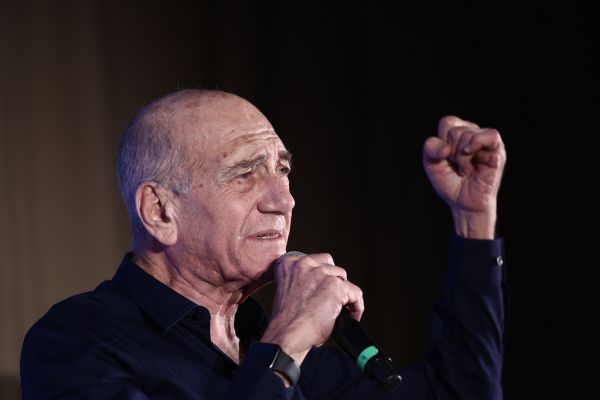 אולמרט: "נתניהו שחקן תיאטרון, לא מנהיג"