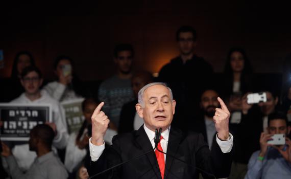 הליכוד לגנץ: "תבהיר לחברך אולמרט לא להיפגש עם אבו מאזן"