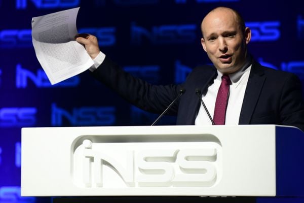 שר הביטחון בנט יצא לפגישת עבודה בארה"ב