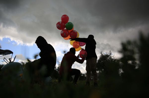 דיווח: הפלגים בעזה יפסיקו עם בלוני הנפץ