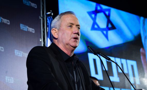 בני גנץ על ההזמנה לעימות: "מה קרה נתניהו? נבהלת"