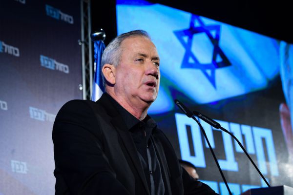 בני גנץ על ההזמנה לעימות: "מה קרה נתניהו? נבהלת"