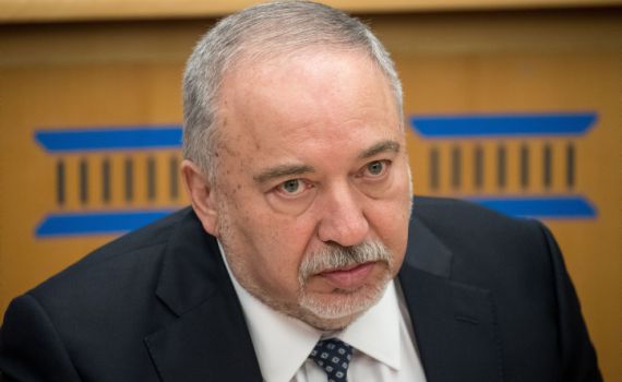 הח"כ לשעבר מישראל ביתנו פותח על ליברמן. האזינו