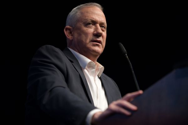 גנץ: "אני מנהיג פוליטי לא קריין חדשות"