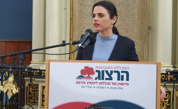 מה תרמה היהדות לתפיסות של בית המשפט?