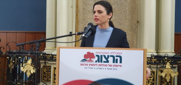 מה תרמה היהדות לתפיסות של בית המשפט?