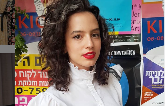 "מה יקרה לילדים?": קורין גדעון יוצאת למען התפילין