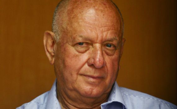 יו"ר הכנסת לשעבר מאיים בתלונה נגד כחול לבן