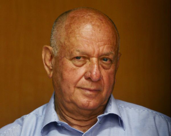 יו"ר הכנסת לשעבר מאיים בתלונה נגד כחול לבן