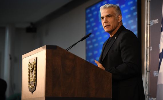 לפיד תוקף: "הרב רפי חושב שברוך גולדשטיין היה בסדר"