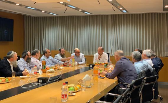 שר הביטחון נפגש עם מועצת יש"ע