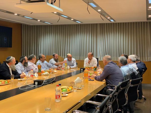 שר הביטחון נפגש עם מועצת יש"ע