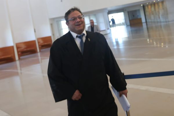 "רק בישראל אויבת נמצאת במוצב הקדמי של המדינה"