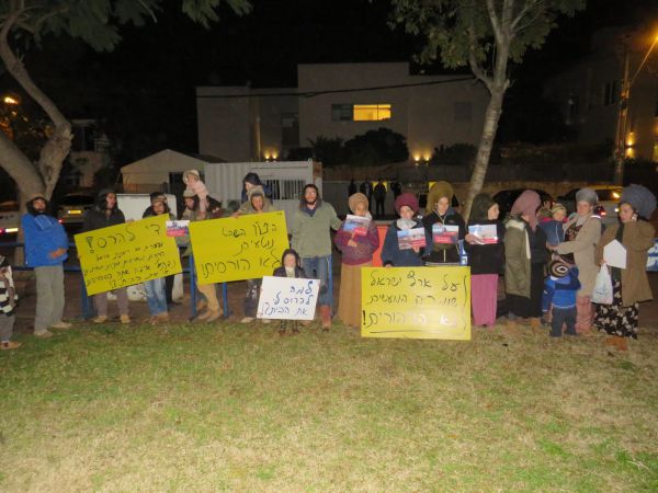 הפגנה מול ביתו של בנט: עצור את הרס ארץ ישראל