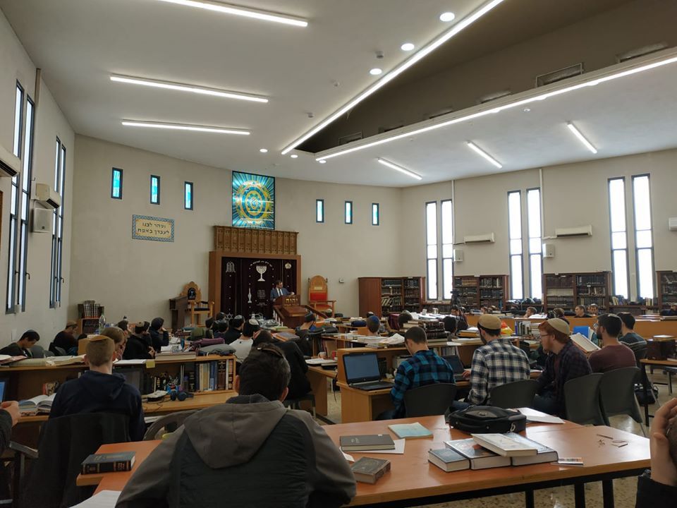 לכל תלמיד בישיבת אורות שאול שער מיוחד בעבודת ה'