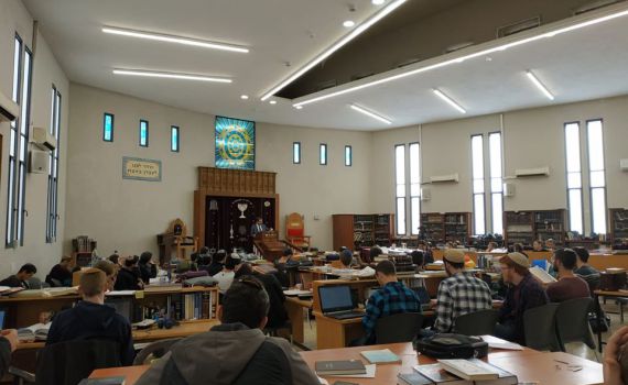 לכל תלמיד בישיבת אורות שאול שער מיוחד בעבודת ה'