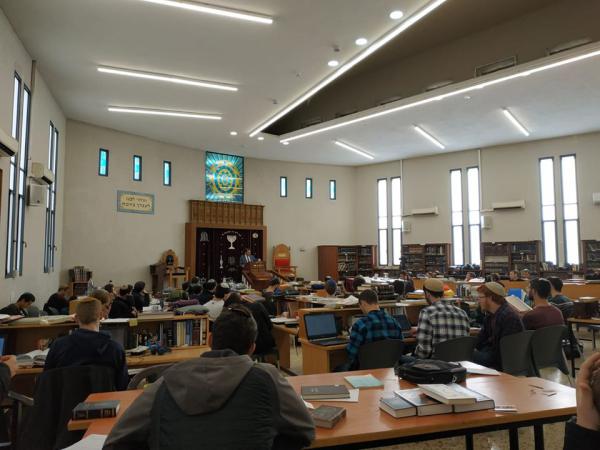 לכל תלמיד בישיבת אורות שאול שער מיוחד בעבודת ה'