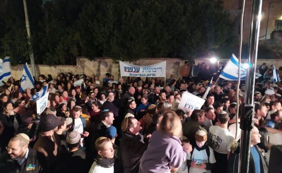 צפו בנוער הסרוג רוקד בהפגנה למען הריבונות