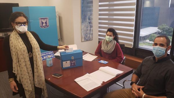 בצל החשש מהקורונה: נציגי ישראל בסין הצביעו בבחירות